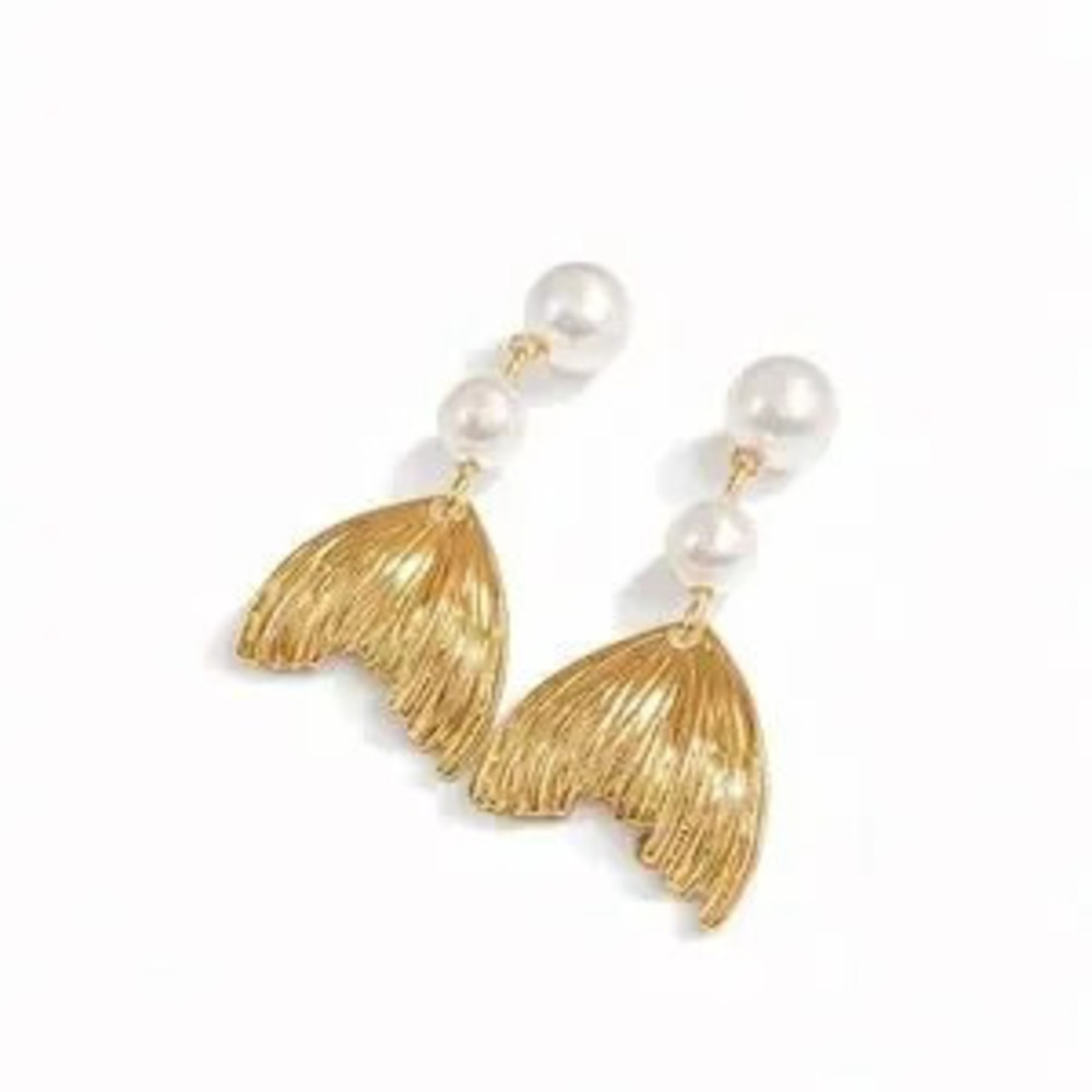Elegant Gold and Pearl Drop Earrings